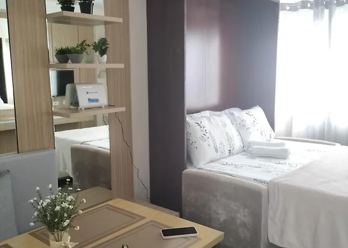 Comfy 33 The Persimmon Aparthotel
